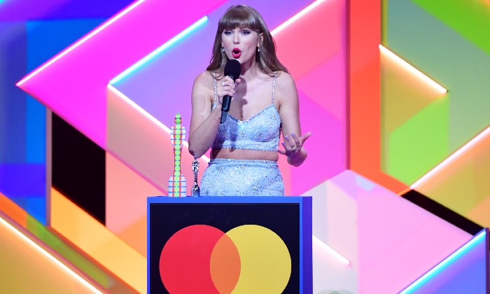 https://admin.contactmusic.com/images/home/images/content/taylor-swift-brits-2021-ian-west-pa-59712925.jpg