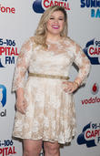 Kelly Clarkson Struggles With Emotions During Idol Return